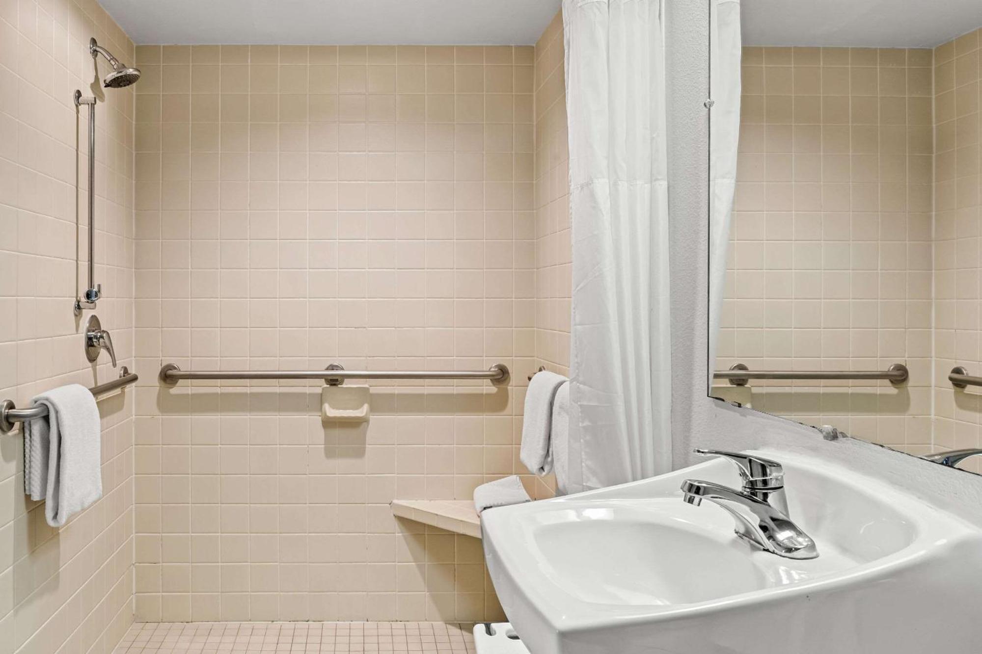Rodeway Inn Billings Logan Intl Airport Near St Vincent Hospital Bagian luar foto